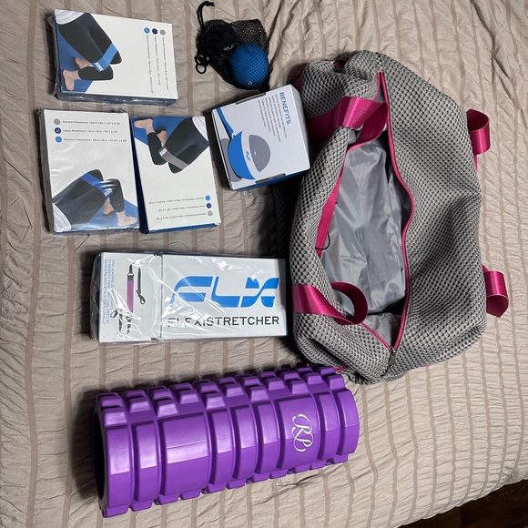 Workout bag -new resistance bands - set of 2 Cryotherapy ball new roller new - Picture 1 of 5